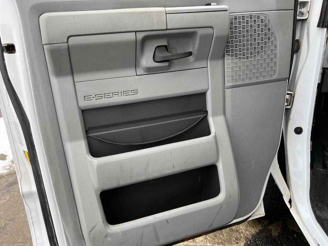 Used 2014 Ford E-450 - photo 8