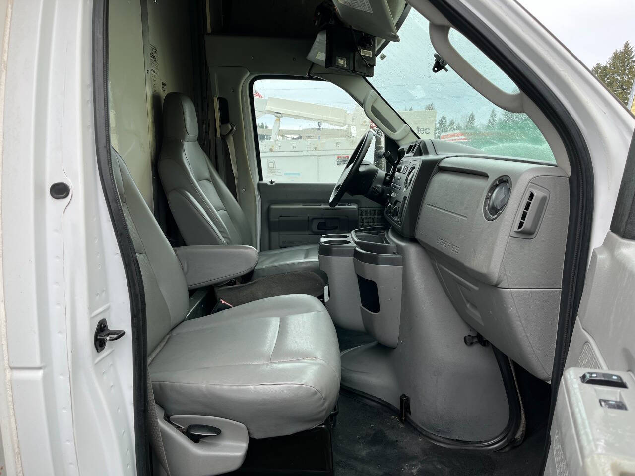 Used 2015 Ford E-450 - photo 9