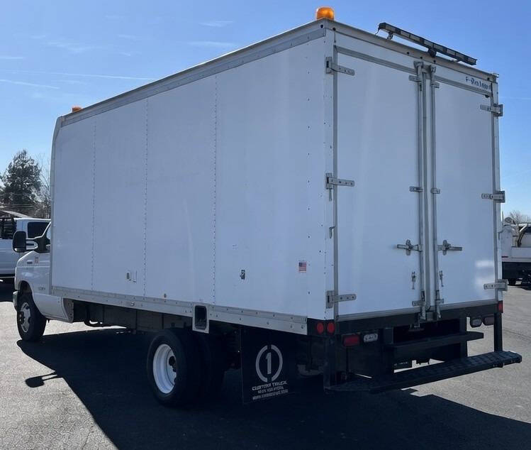 Used 2015 Ford E-450 - photo 17