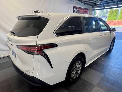 Used 2022 Toyota Sienna LE Minivan for sale #5TDKSKFC8NS047135 - photo 2