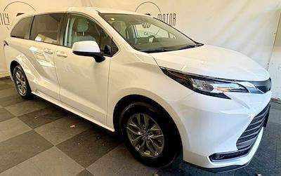 Used 2022 Toyota Sienna LE Minivan for sale #5TDKSKFC8NS047135 - photo 2