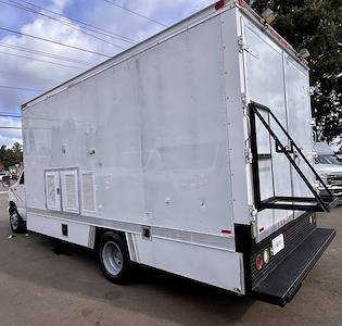 Used 2002 Ford E-450 - photo 1