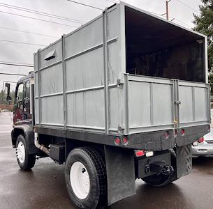 Used 2002 GMC T7500 - photo 1
