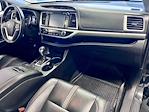 Used 2019 Toyota Highlander SE for sale #5TDJZRFHXKS624089 - photo 21