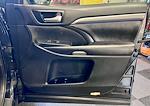 Used 2019 Toyota Highlander SE for sale #5TDJZRFHXKS624089 - photo 23
