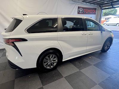 Used 2022 Toyota Sienna LE Minivan for sale #5TDKSKFC5NS047027 - photo 2