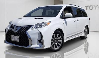 Used 2020 Toyota Sienna - photo 1