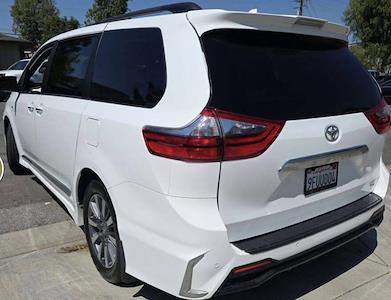 Used 2020 Toyota Sienna - photo 1