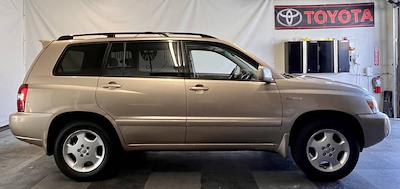 Used 2005 Toyota Highlander - photo 1
