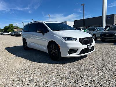 Used 2024 Chrysler Pacifica Limited Minivan for sale #P00182 - photo 1