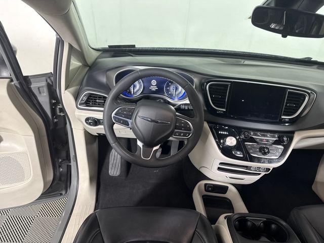 Used 2023 Chrysler Pacifica - photo 20