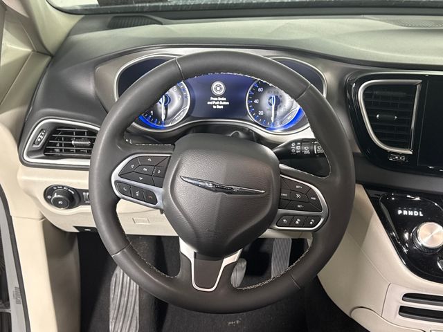 Used 2023 Chrysler Pacifica - photo 22