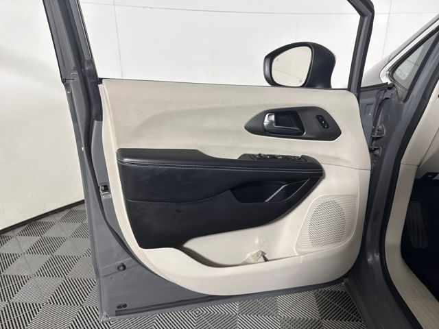 Used 2023 Chrysler Pacifica - photo 25