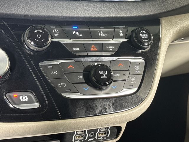 Used 2023 Chrysler Pacifica - photo 40
