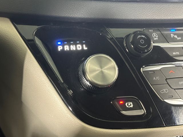 Used 2023 Chrysler Pacifica - photo 5