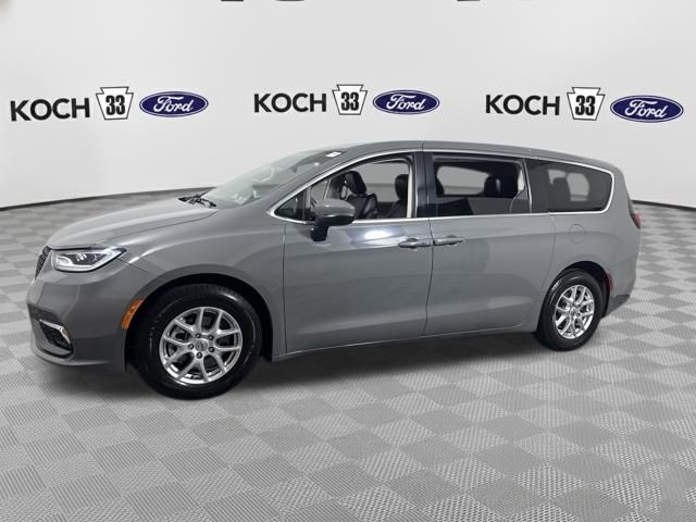Used 2023 Chrysler Pacifica - photo 12