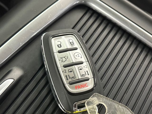 Used 2023 Chrysler Pacifica - photo 7