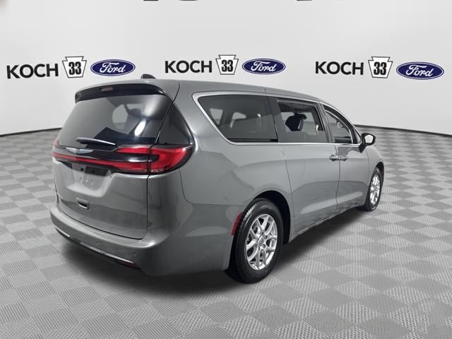 Used 2023 Chrysler Pacifica - photo 16