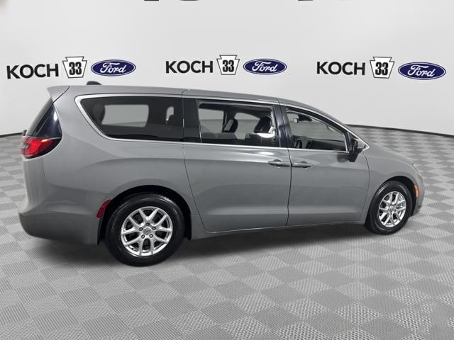 Used 2023 Chrysler Pacifica - photo 17
