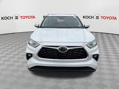 Used 2023 Toyota Highlander - photo 1