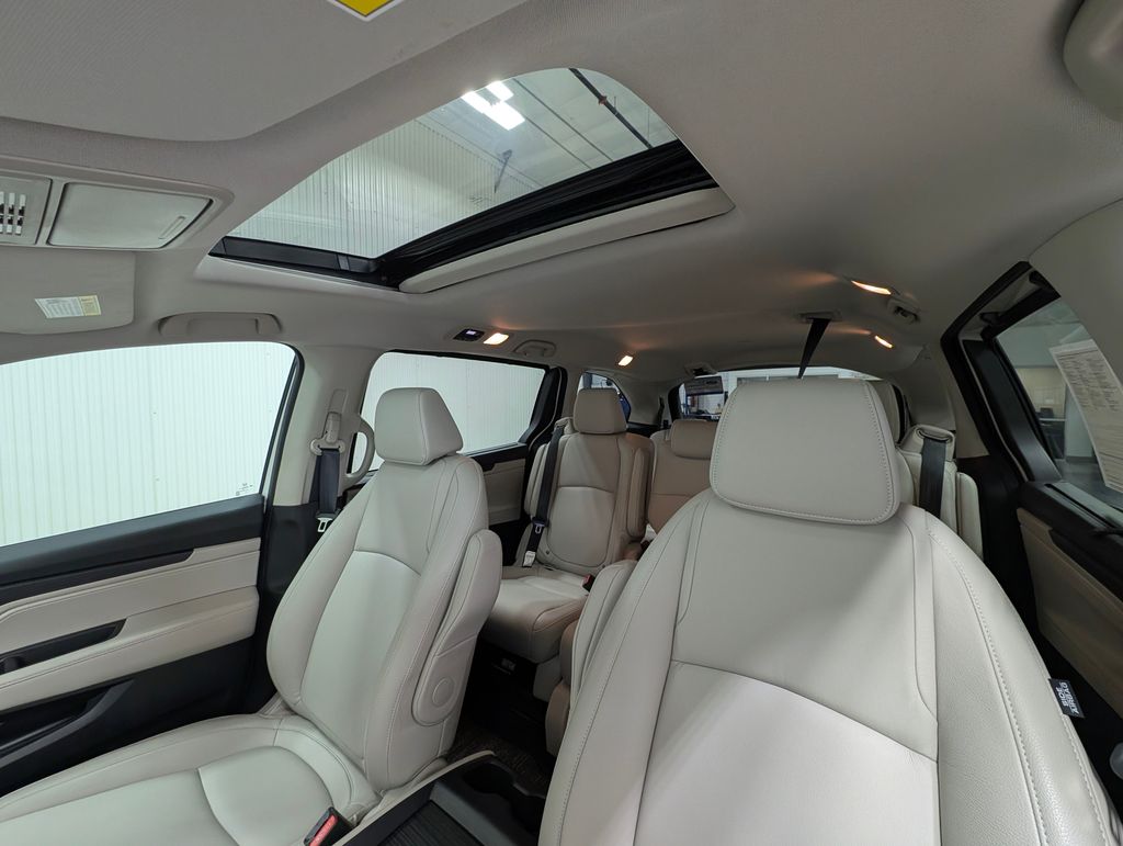 Used 2025 Honda Odyssey - photo 14