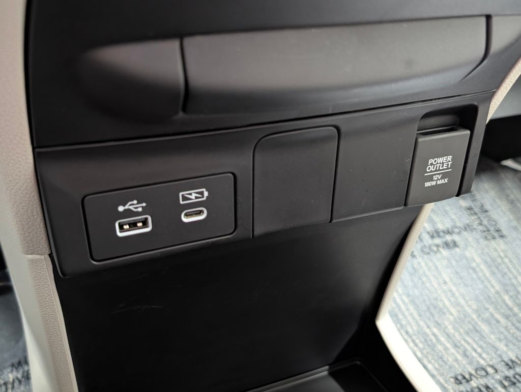 Used 2025 Honda Odyssey - photo 8