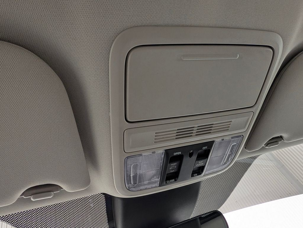 Used 2025 Honda Odyssey - photo 9