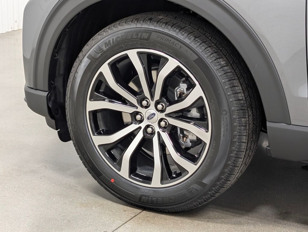 New 2026 Ford Explorer - photo 2