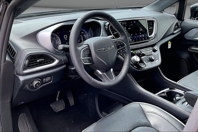 Used 2026 Chrysler Pacifica - photo 19