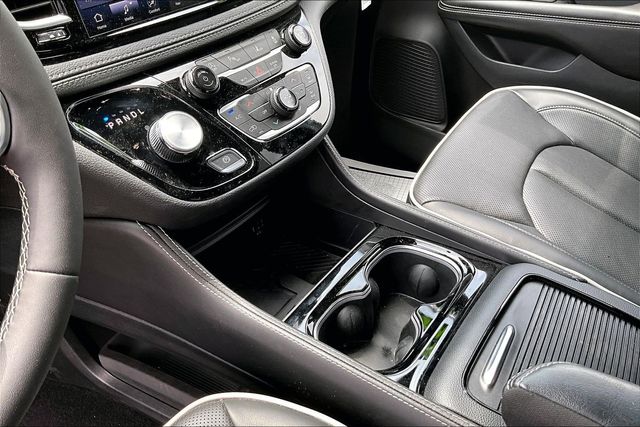 Used 2026 Chrysler Pacifica - photo 20
