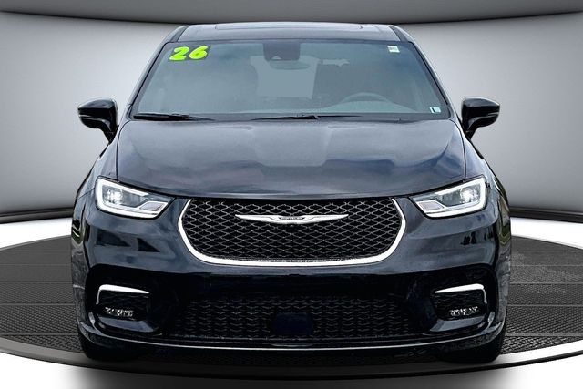 Used 2026 Chrysler Pacifica - photo 2