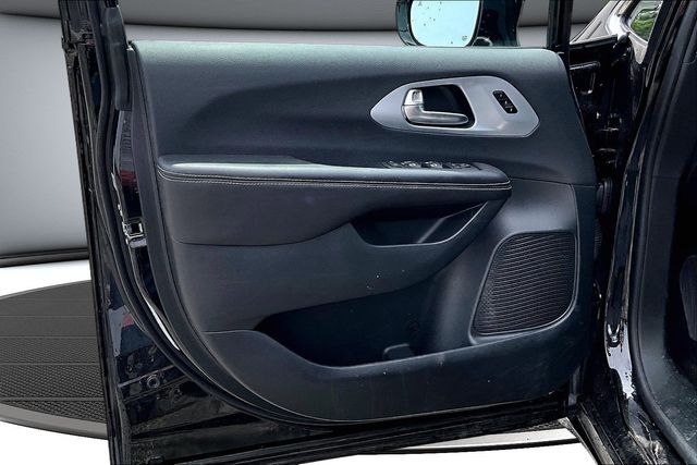 Used 2026 Chrysler Pacifica - photo 22