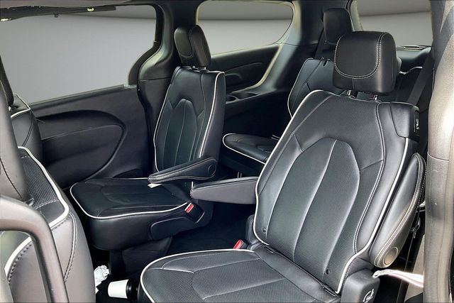 Used 2026 Chrysler Pacifica - photo 24