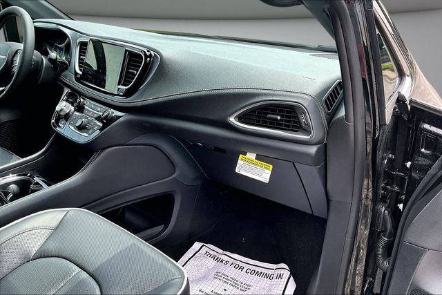 Used 2026 Chrysler Pacifica - photo 29