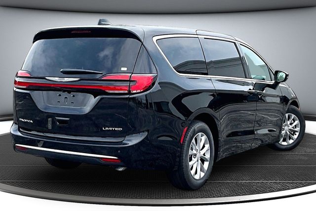 Used 2026 Chrysler Pacifica - photo 8