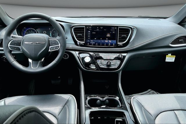 Used 2026 Chrysler Pacifica - photo 9