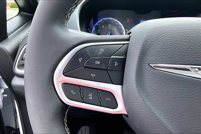 Used 2026 Chrysler Pacifica - photo 13