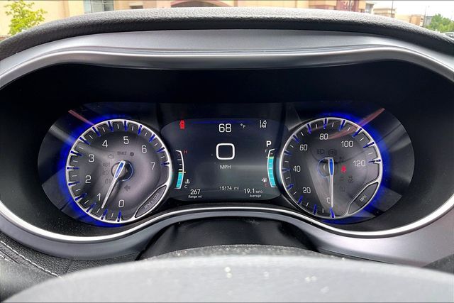 Used 2026 Chrysler Pacifica - photo 15