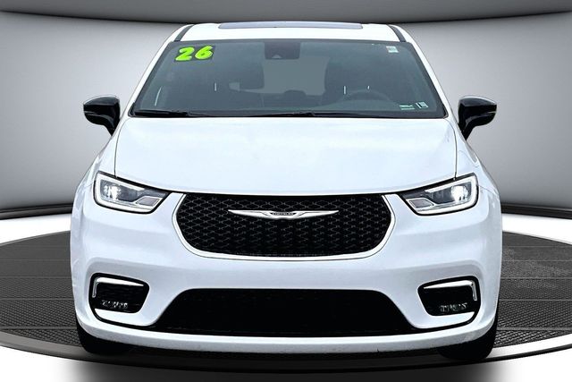 Used 2026 Chrysler Pacifica - photo 2
