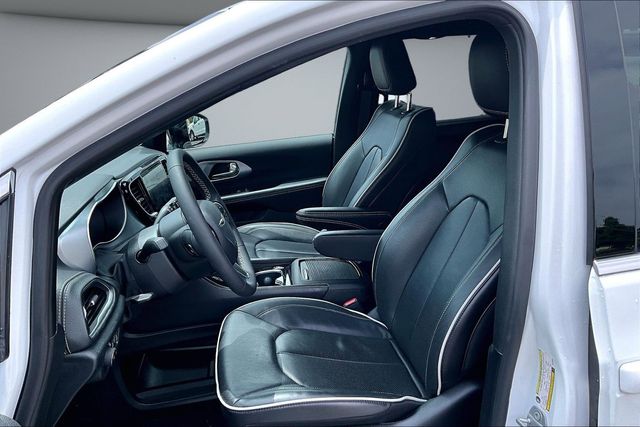 Used 2026 Chrysler Pacifica - photo 23