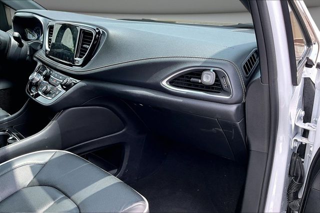 Used 2026 Chrysler Pacifica - photo 29