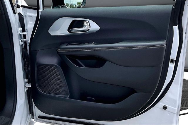 Used 2026 Chrysler Pacifica - photo 31