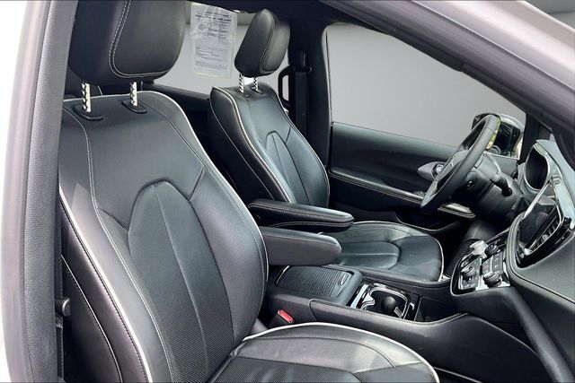 Used 2026 Chrysler Pacifica - photo 32