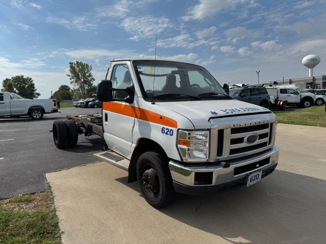 Used 2016 Ford E-450 - photo 9