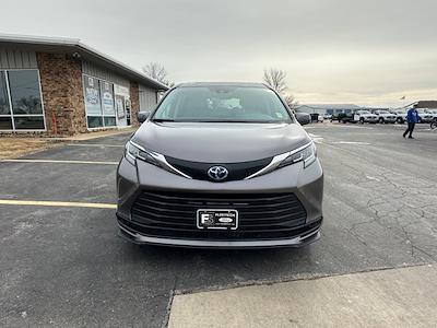 Used 2021 Toyota Sienna - photo 1