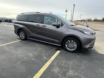 Used 2021 Toyota Sienna - photo 1