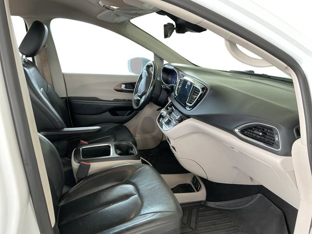 Used 2017 Chrysler Pacifica - photo 19
