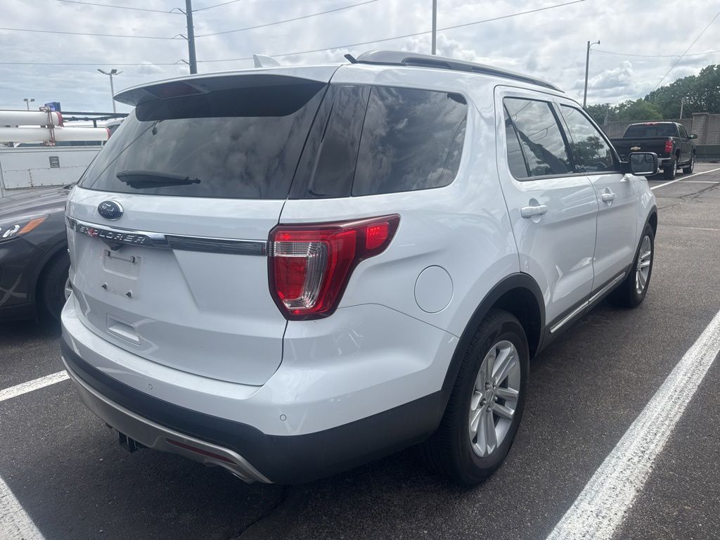 Used 2017 Ford Explorer - photo 2