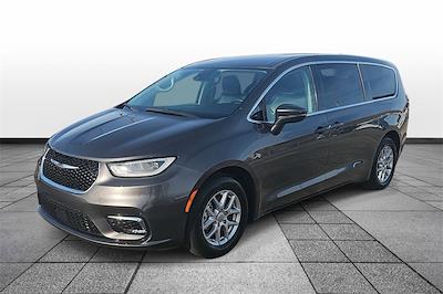Used 2023 Chrysler Pacifica - photo 1