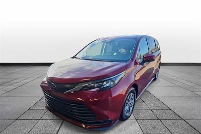 Used 2024 Toyota Sienna - photo 1